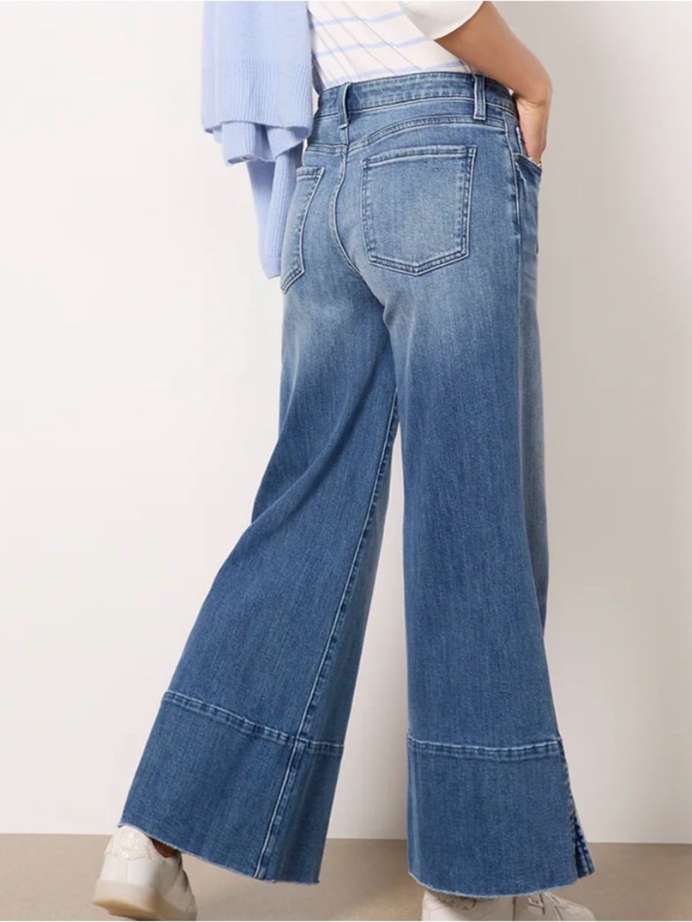Kut from the Kloth Medium Blue, exaggerated Wide-Leg Jean, size 14